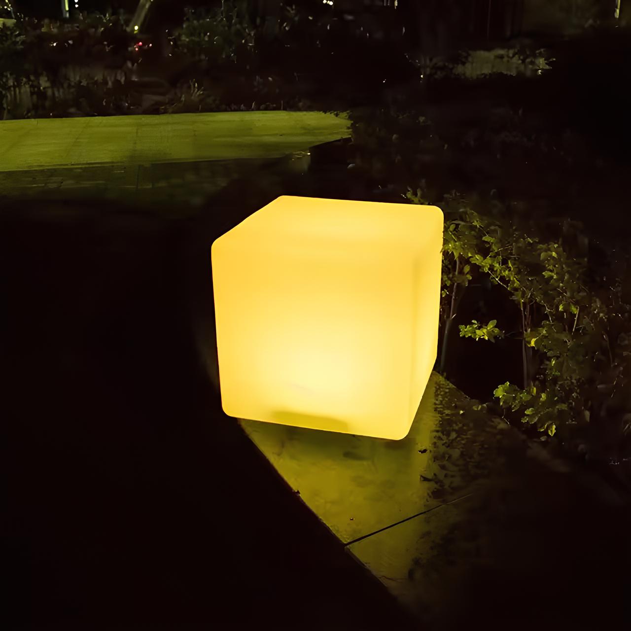 Luz de jardín cúbica