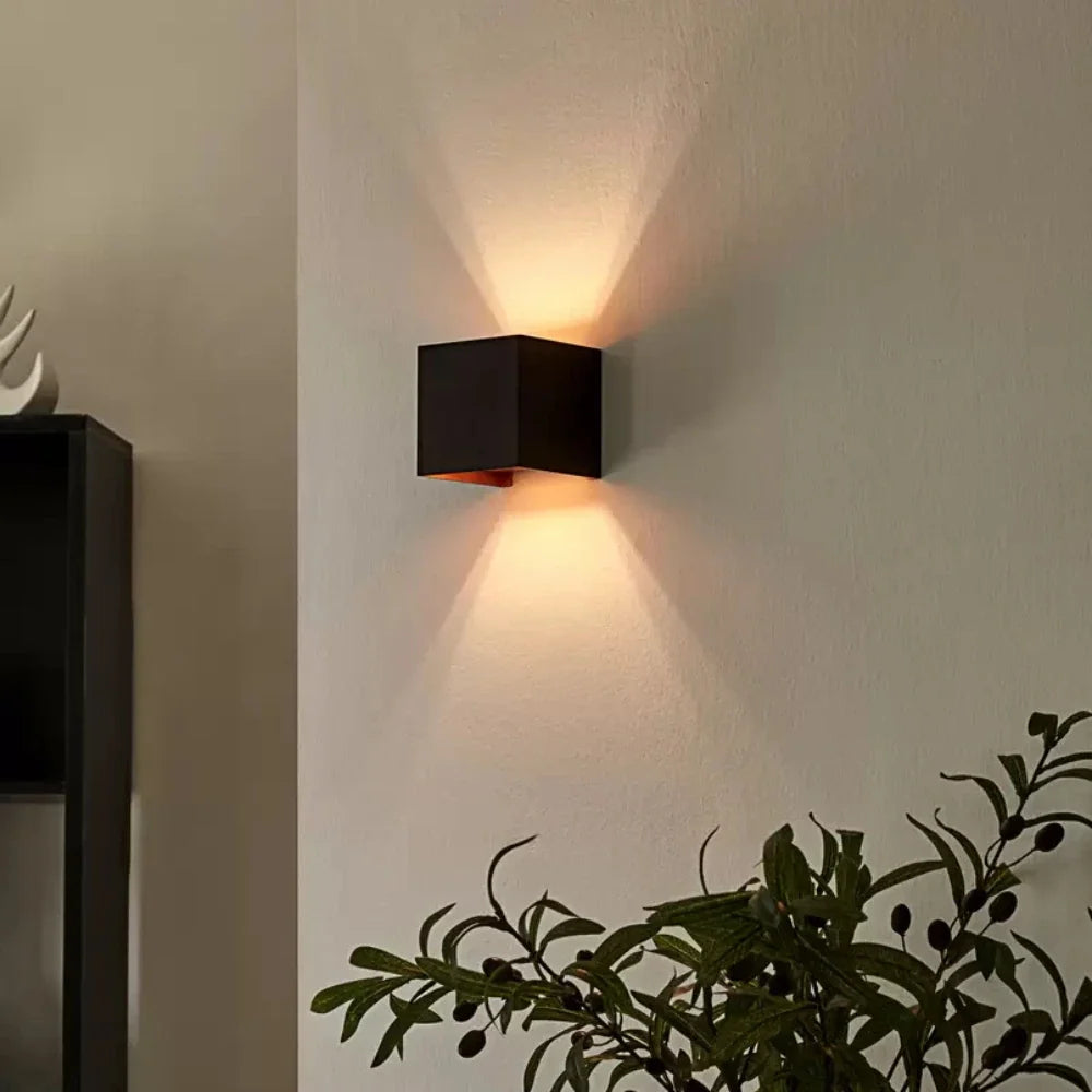Lámpara de pared ajustable