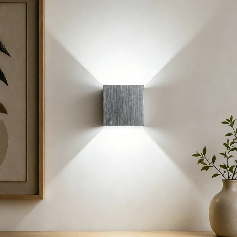 Lámpara de pared ajustable