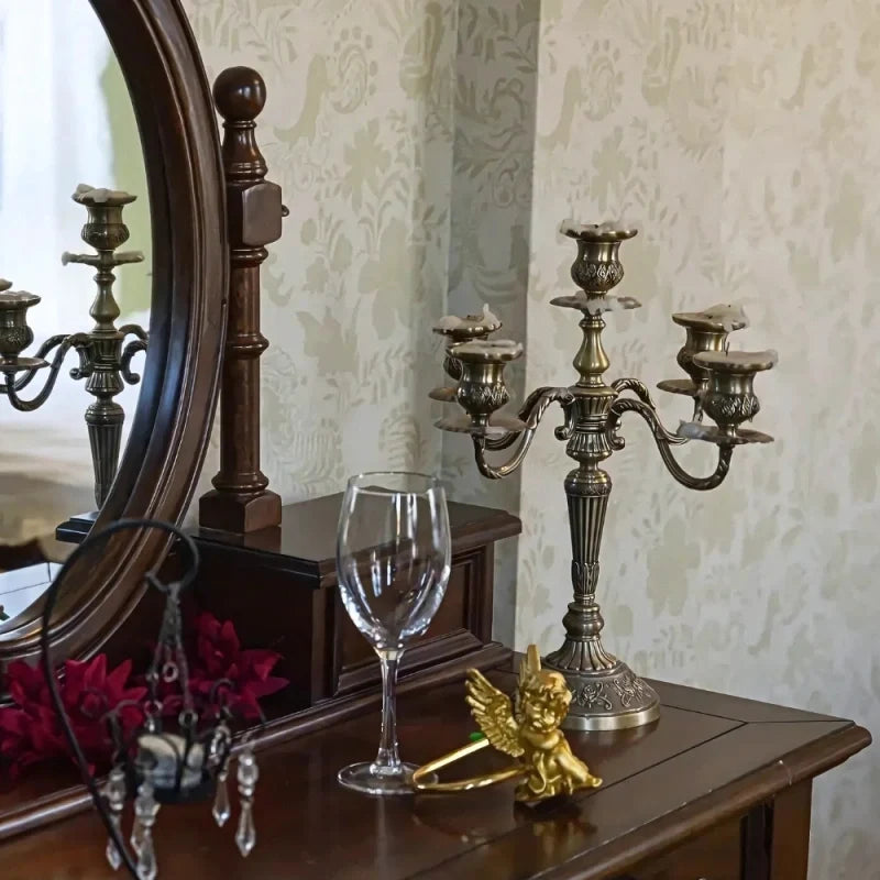 GildedNocturne™ Candelabro