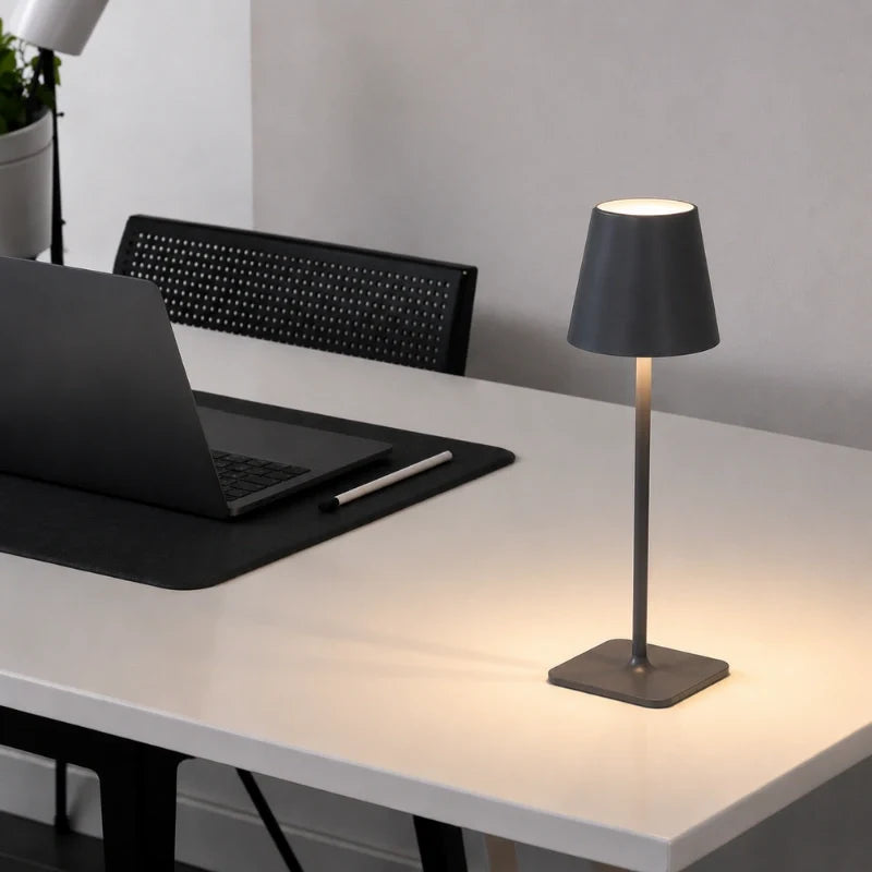 Lámpara de mesa alta regulable