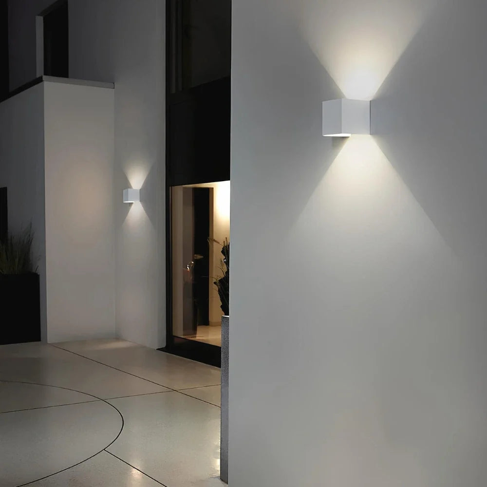 Lámpara de pared ajustable