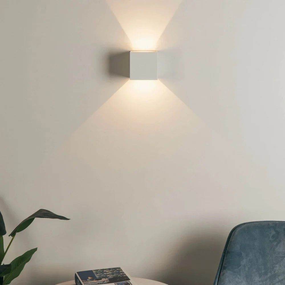 Lámpara de pared ajustable