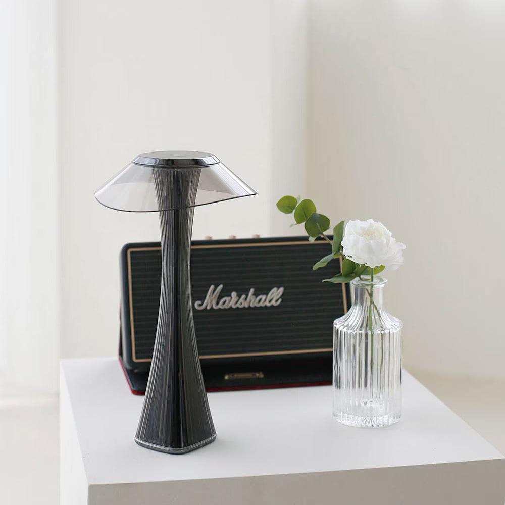 Sculpted flame lamp