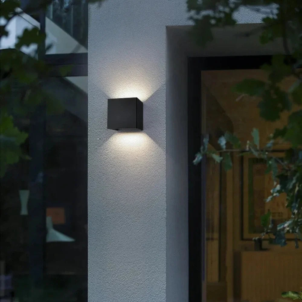 Lámpara de pared ajustable