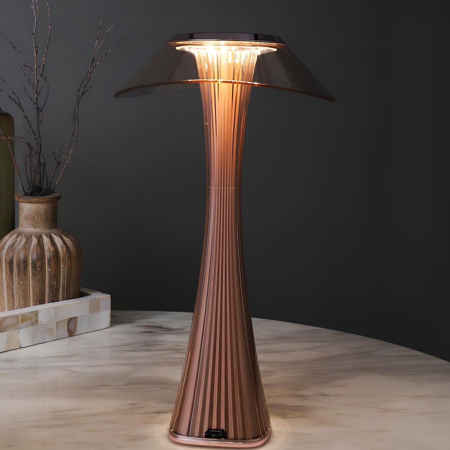 Sculpted flame lamp