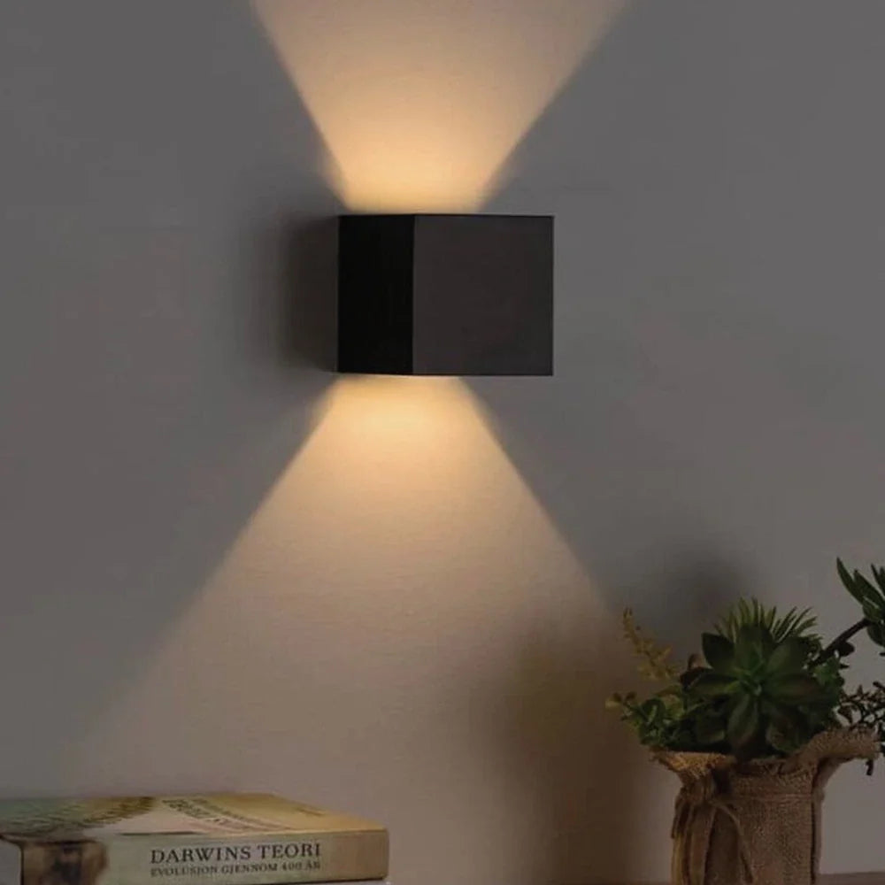 Lámpara de pared ajustable