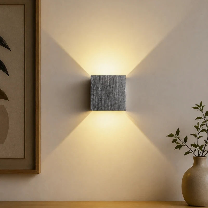 Lámpara de pared ajustable