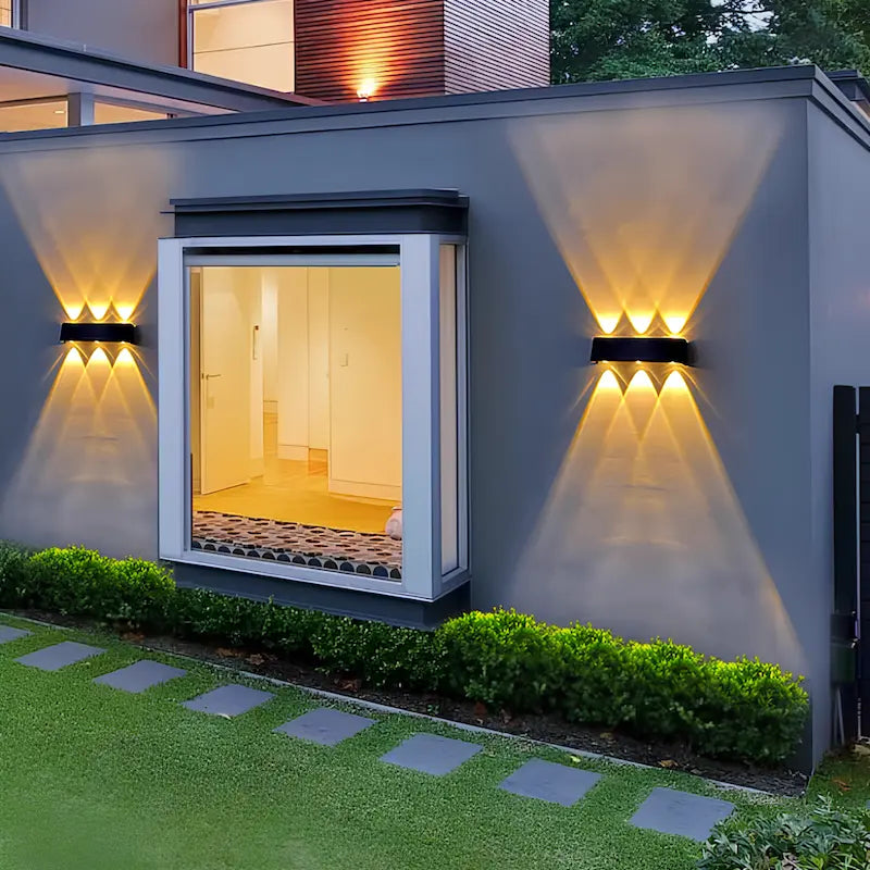 Solar wall light