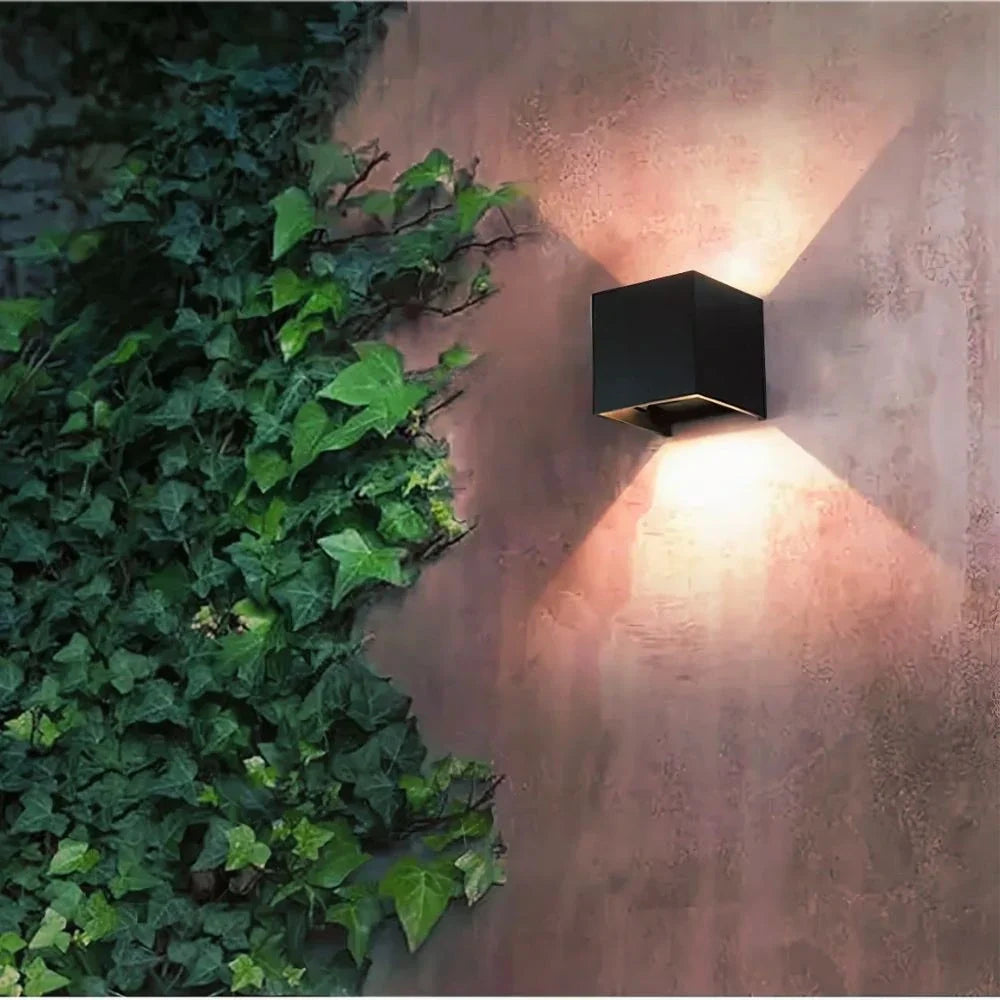 Lámpara de pared ajustable