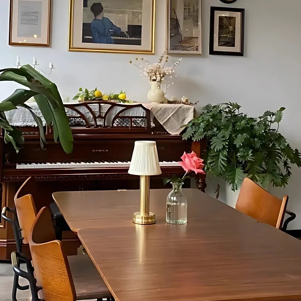Lámpara de mesa retro elegante
