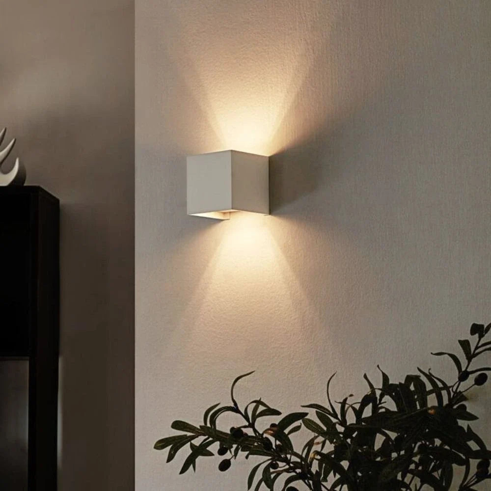 Lámpara de pared ajustable