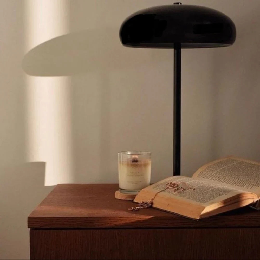 Lámpara de mesa retro elegante