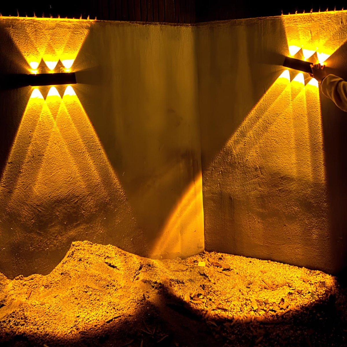 Solar wall light