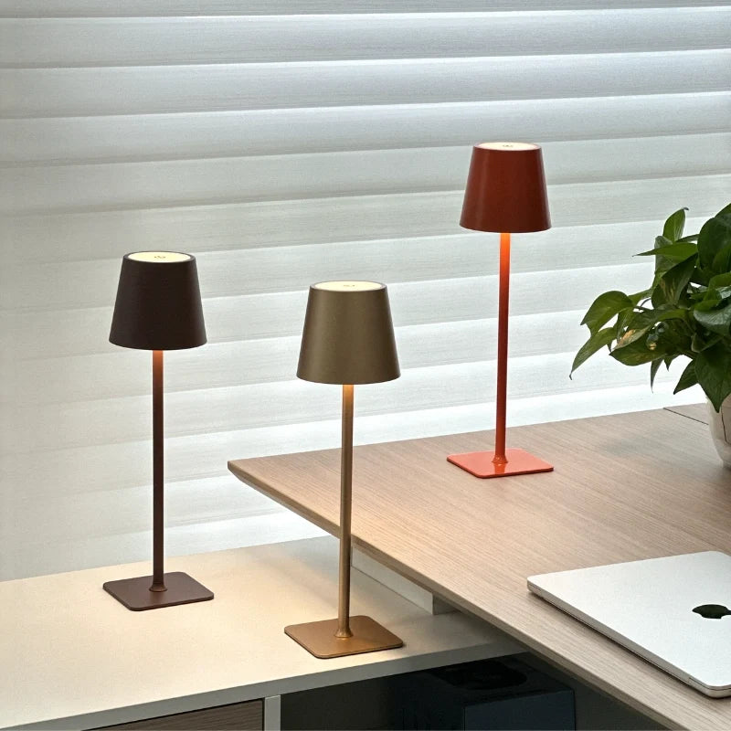 Lámpara de mesa alta regulable