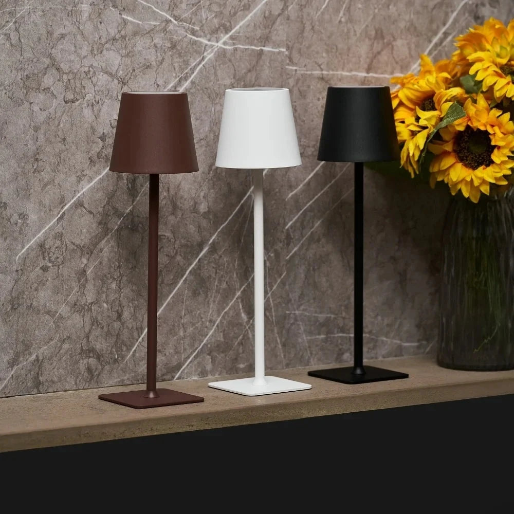 Lámpara de mesa alta regulable