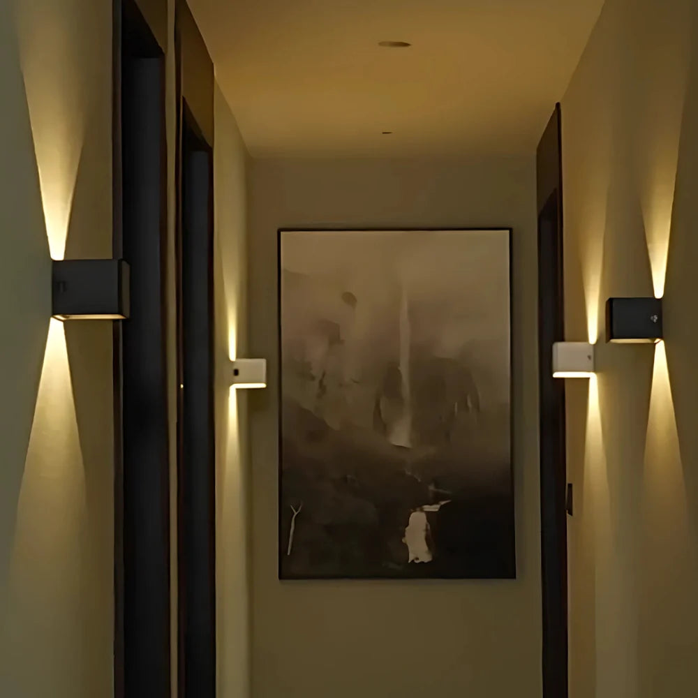 Lámpara de pared ajustable