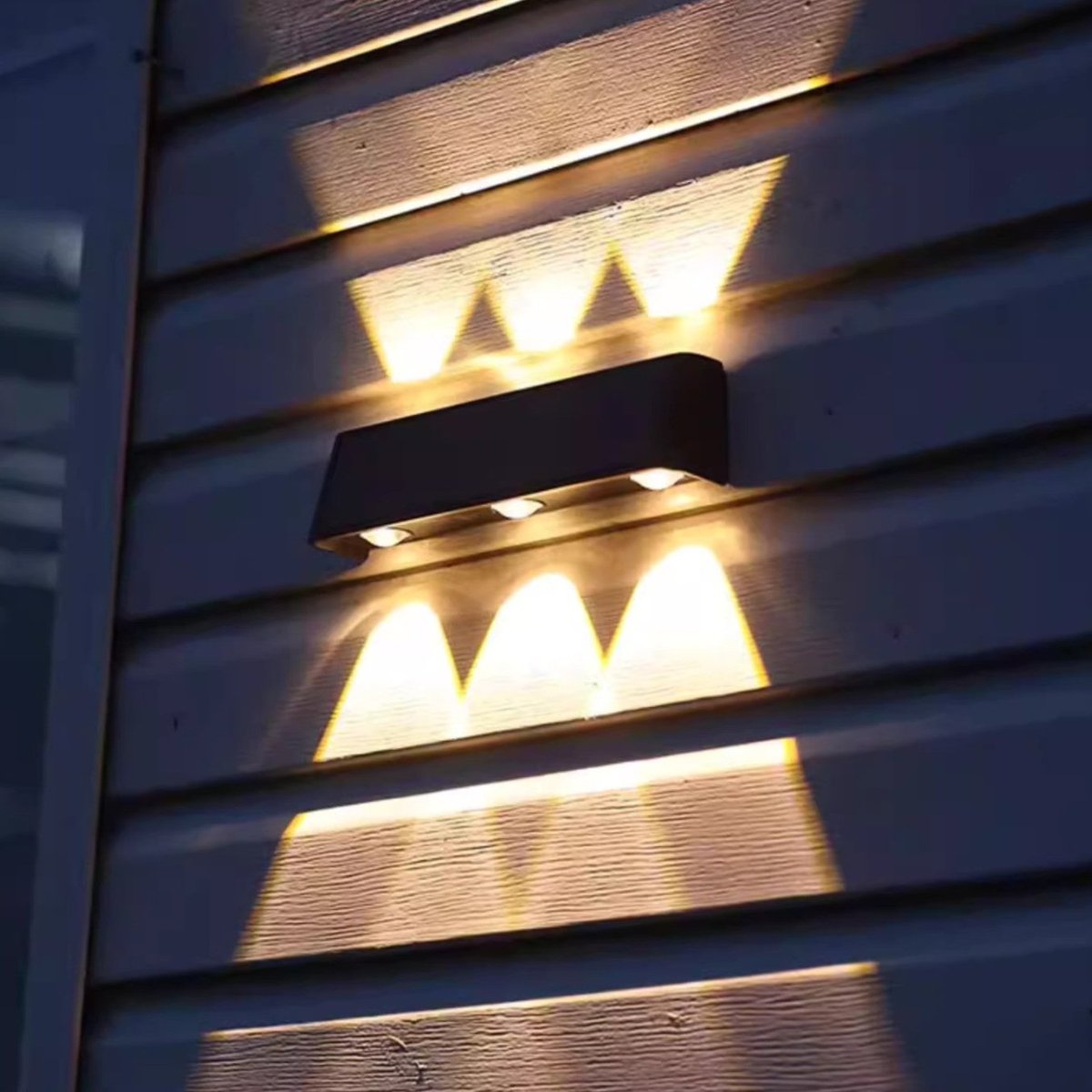 Solar wall light