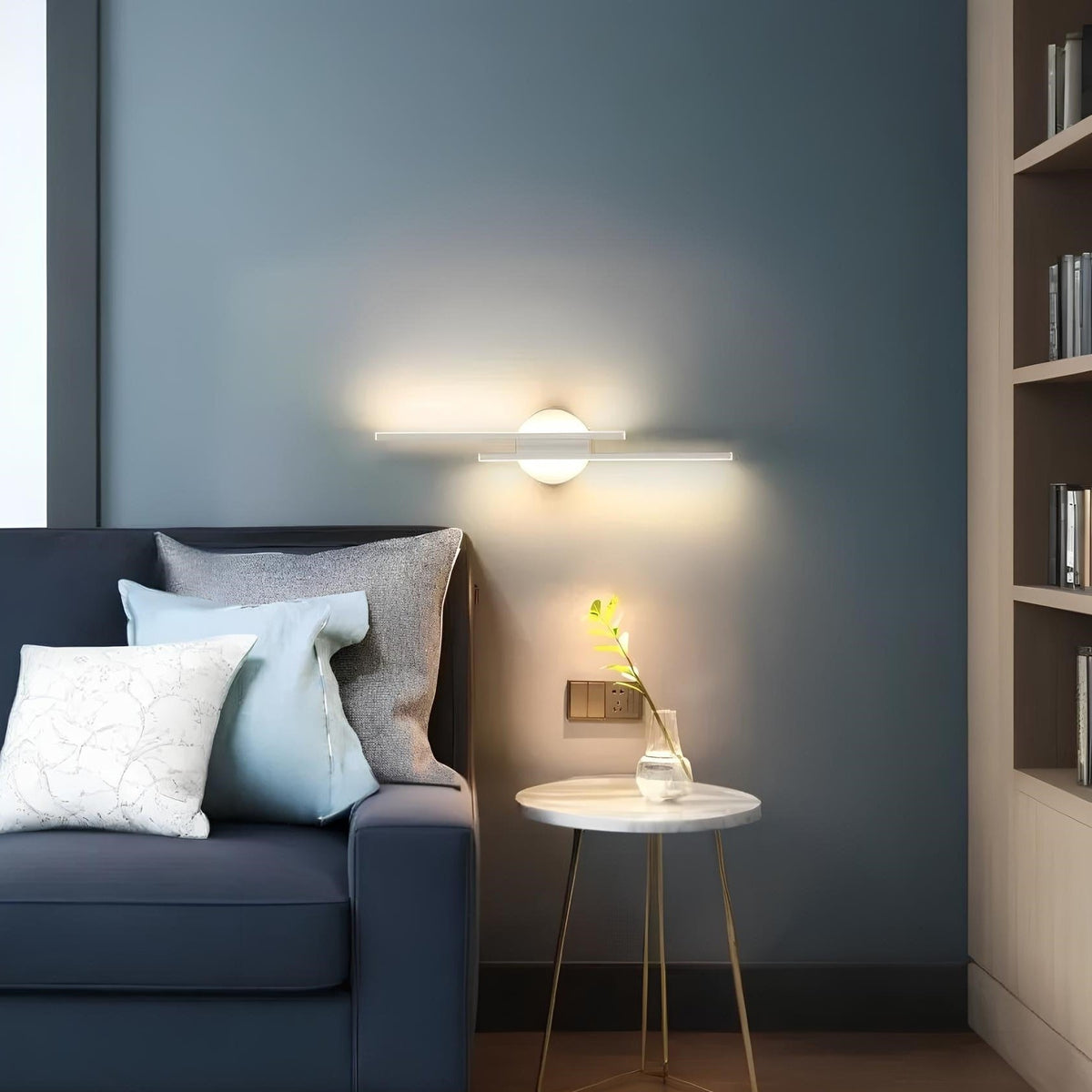 Harmonious wall sconce