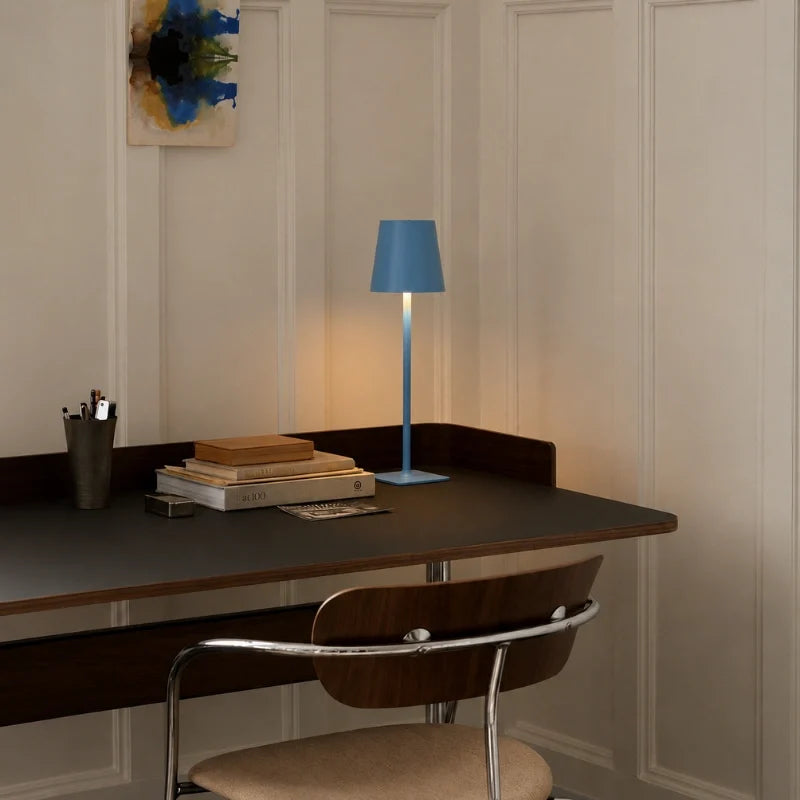 Lámpara de mesa alta regulable