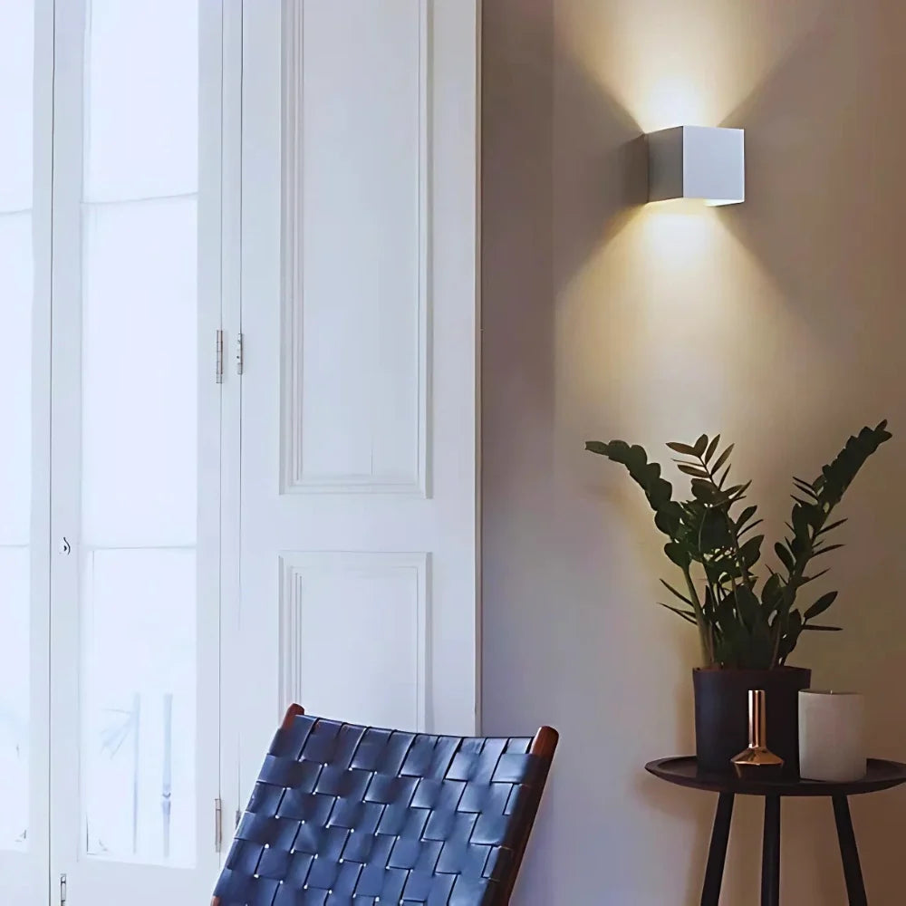 Lámpara de pared ajustable