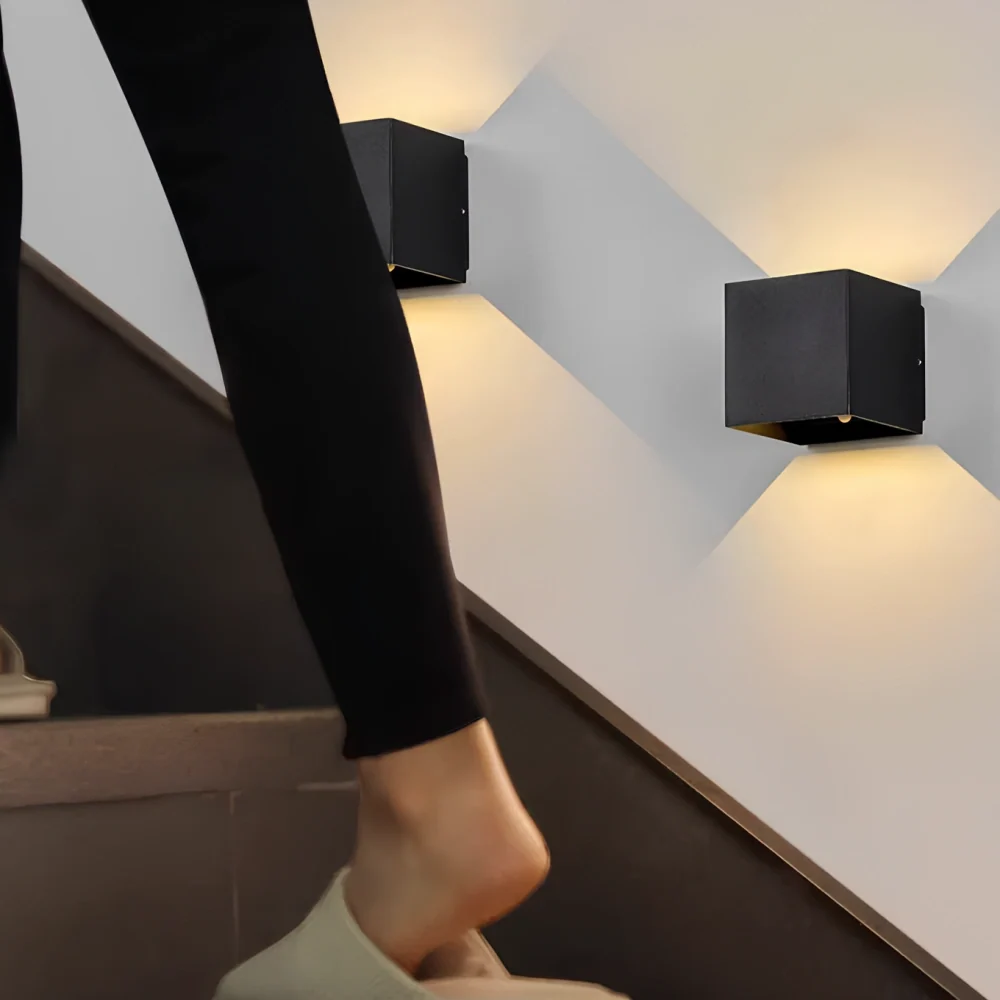 Lámpara de pared ajustable