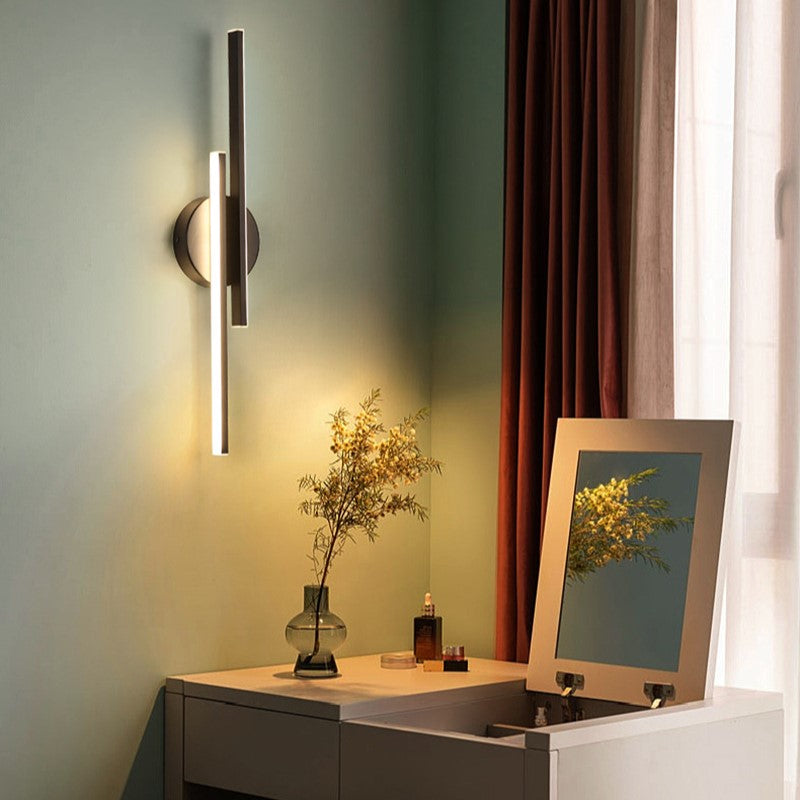 Harmonious wall sconce