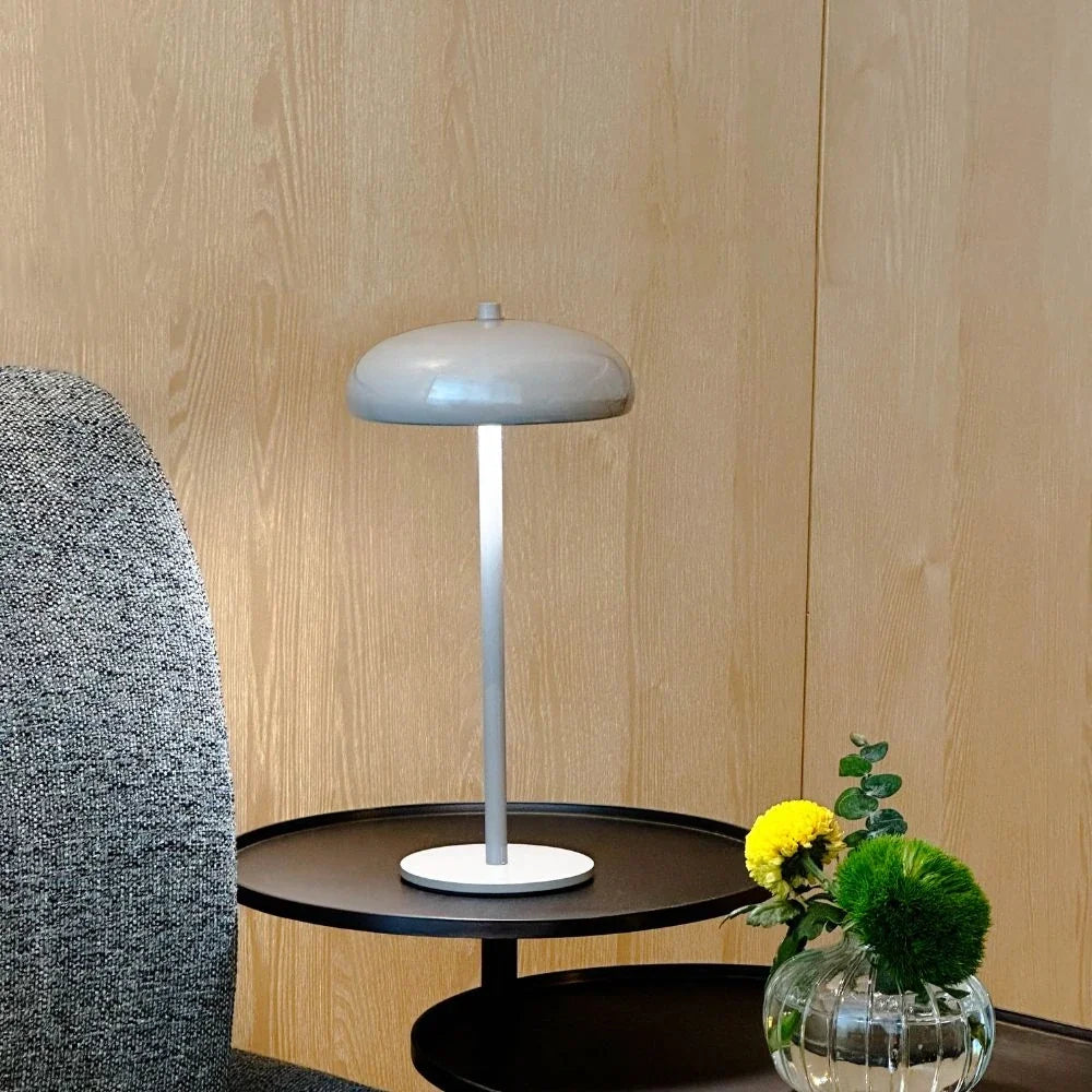 Lámpara de mesa retro elegante