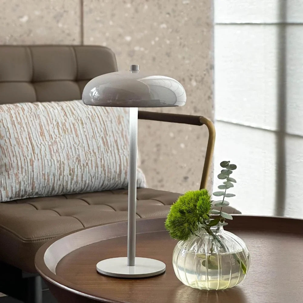 Lámpara de mesa retro elegante
