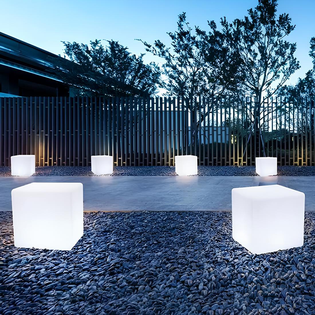 Luz de jardín cúbica