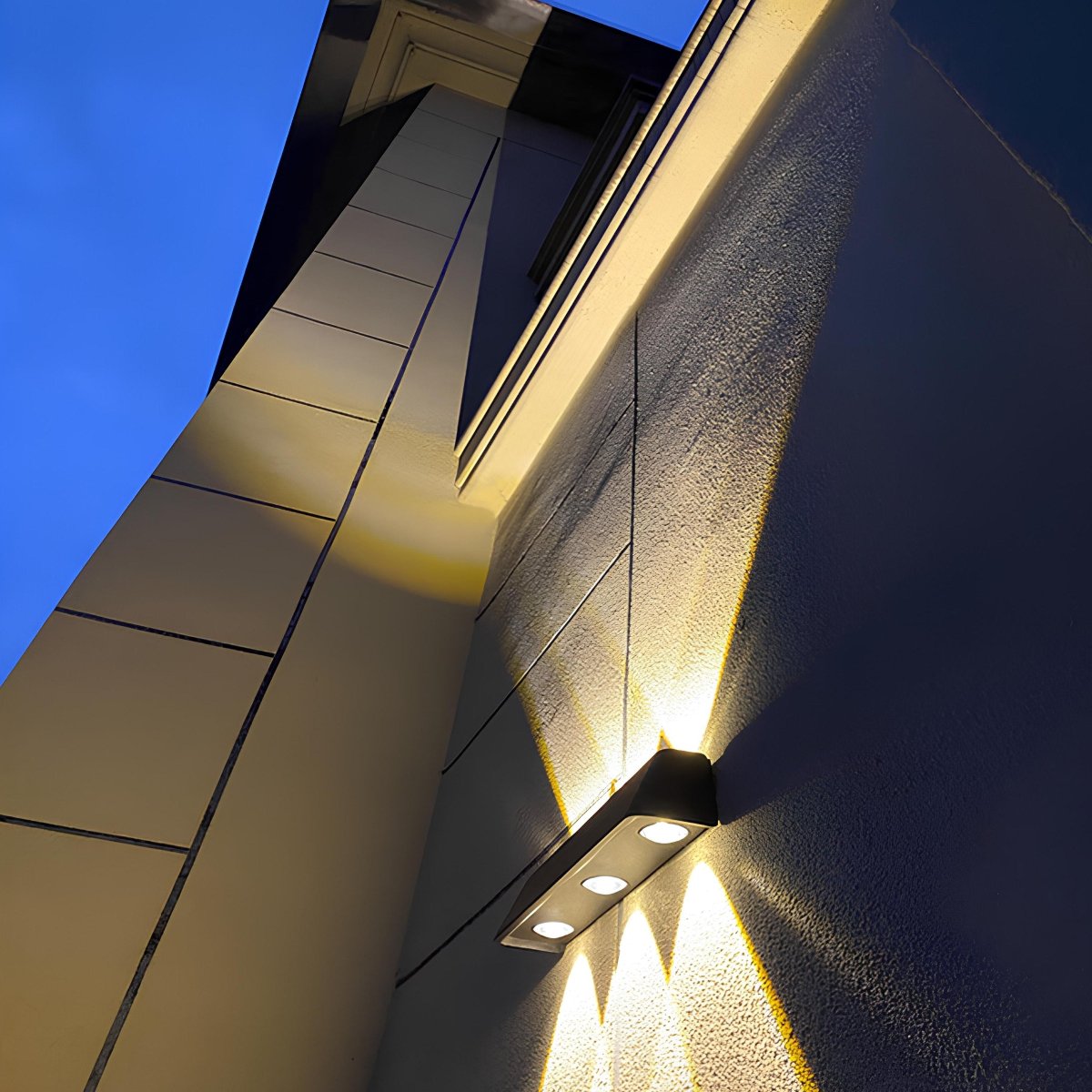 Solar wall light