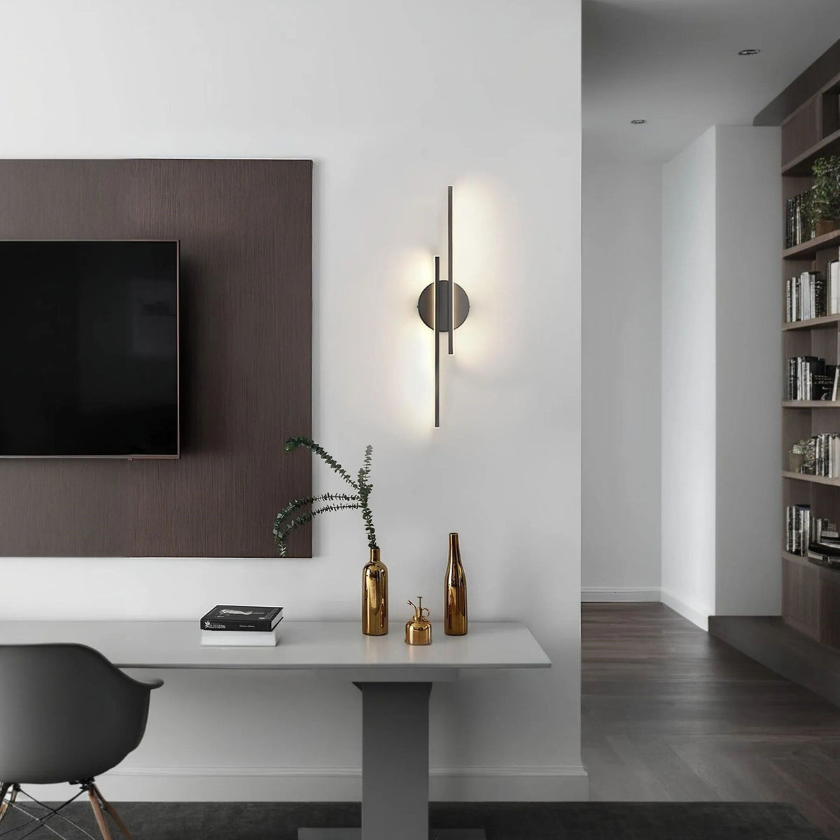 Harmonious wall sconce