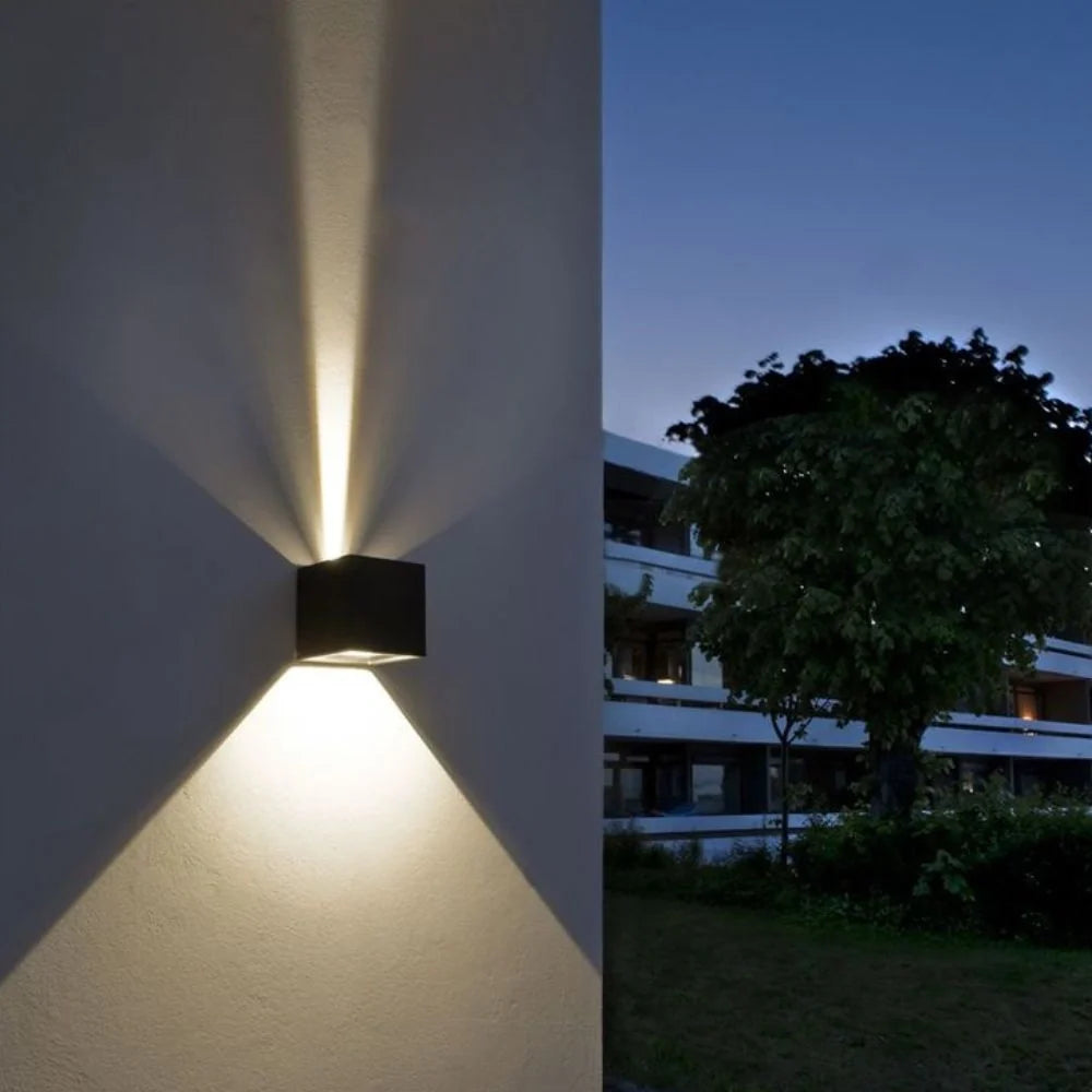 Lámpara de pared ajustable