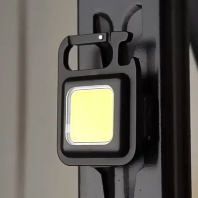 Llavero multifuncional con luz