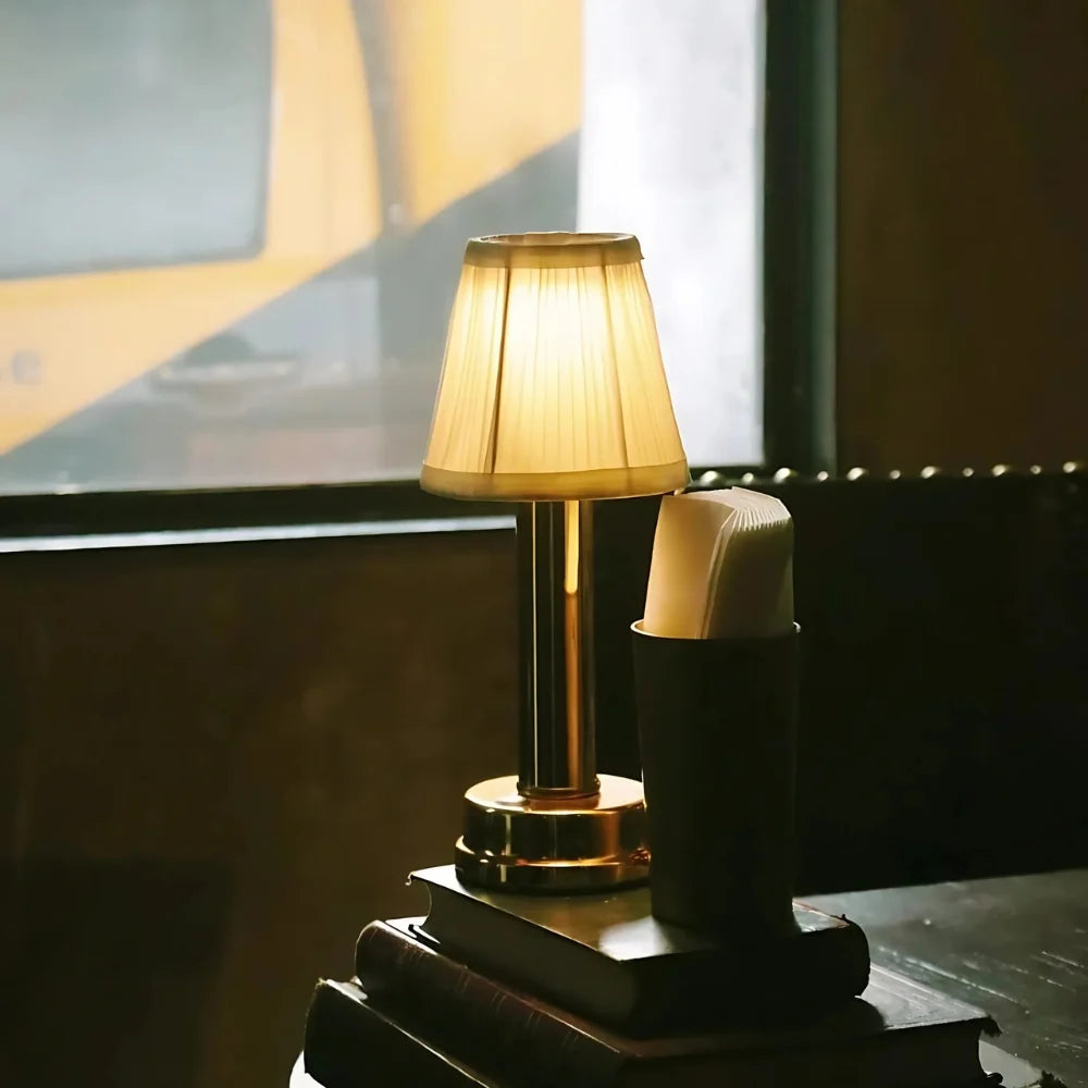 Lámpara de mesa retro elegante