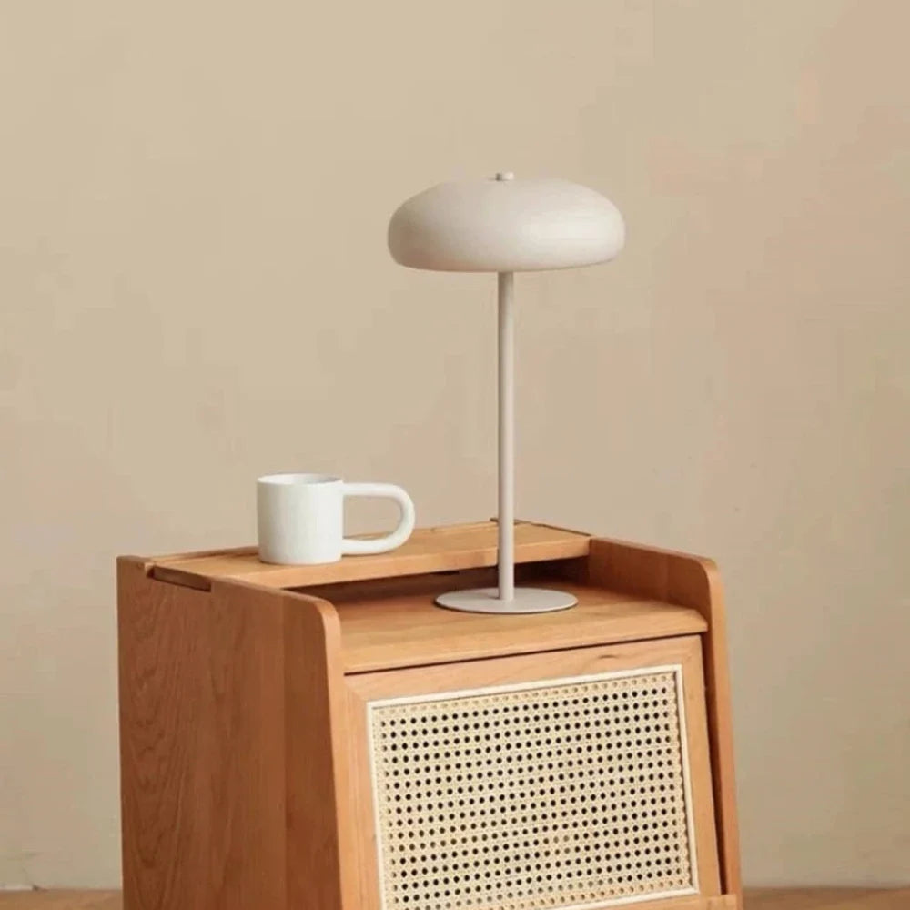 Lámpara de mesa retro elegante