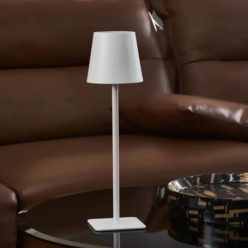 Lámpara de mesa alta regulable